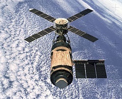 240px-Skylab_(SL-4).jpg