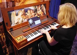 roland-digital-harpsichord-c-30.jpg